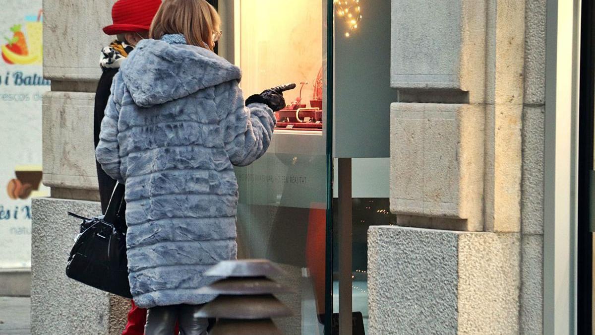 El carrer Santa Clara de Girona, dilluns, pocs dies abans de l&#039;entrada en funcionament de les noves mesures.