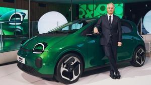 Fabrice Cambolive, CEO de Renault, con el nuevo Twingo