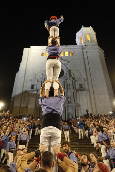 Els Marrecs pugen el pilar de 4 per les escales de la Catedral