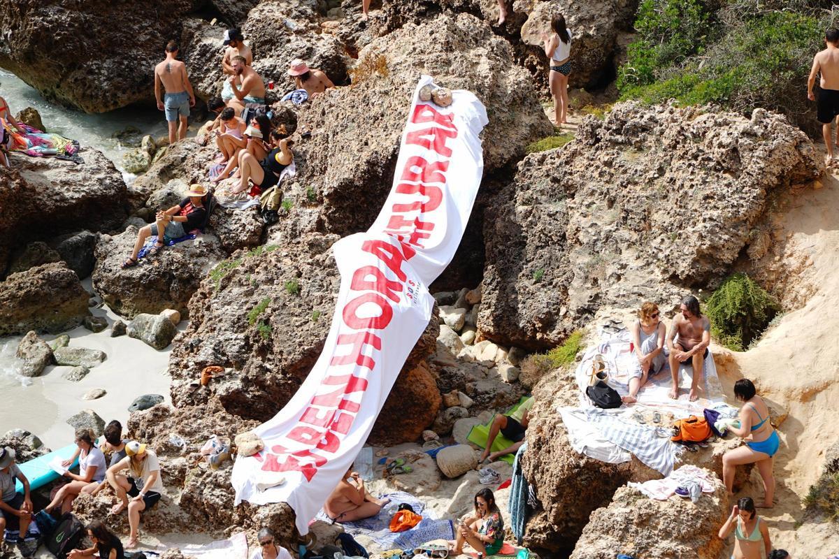 Los mallorquines 'recuperan' el Caló des Moro
