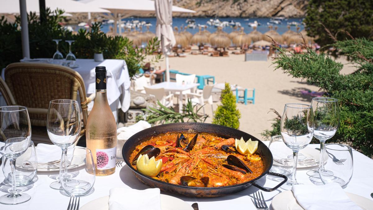 Las paellas de María Luisa a pie de playa tienen un sabor único.