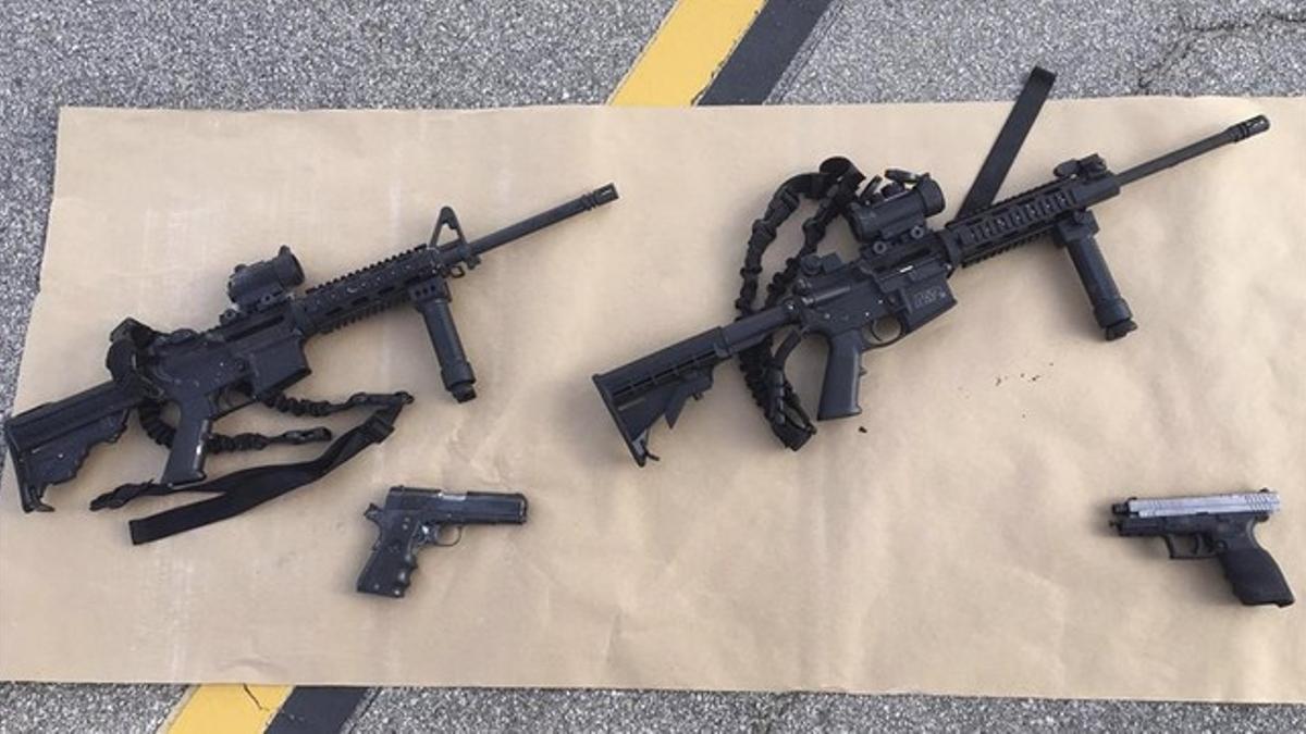 Armas de asalto confiscadas el pasado miércoles de los autores del tiroteo de San Bernardino.