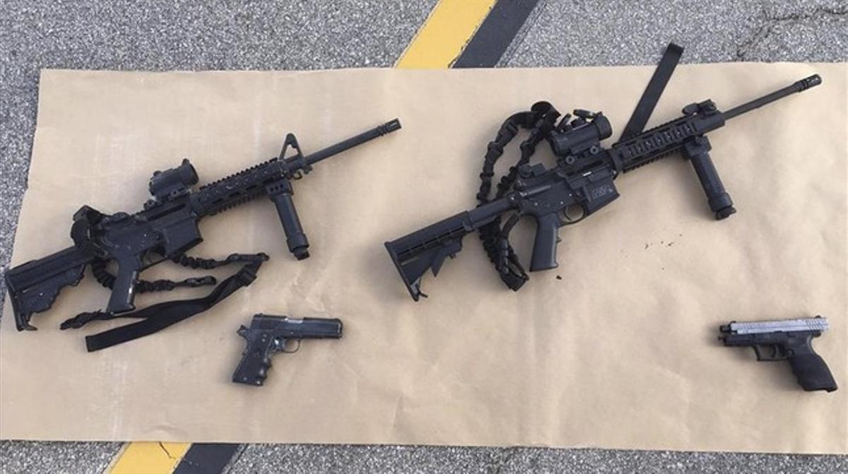 Armas d’assalt confiscades dimecres passat en la casa dels autors del tiroteig de San Bernardino.