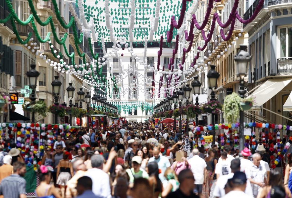 El Centro inaugura portada para entrar con buen pie en la fiesta