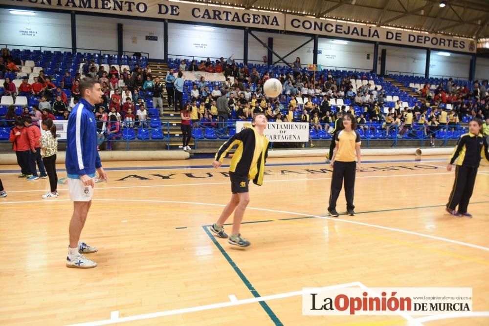 Encuentro de escolares con los jugadores del Plást