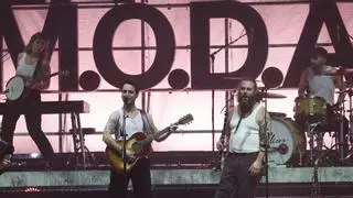 "La M.O.D.A." pone a bailar a Gijón, así fue su concierto en la plaza de toros