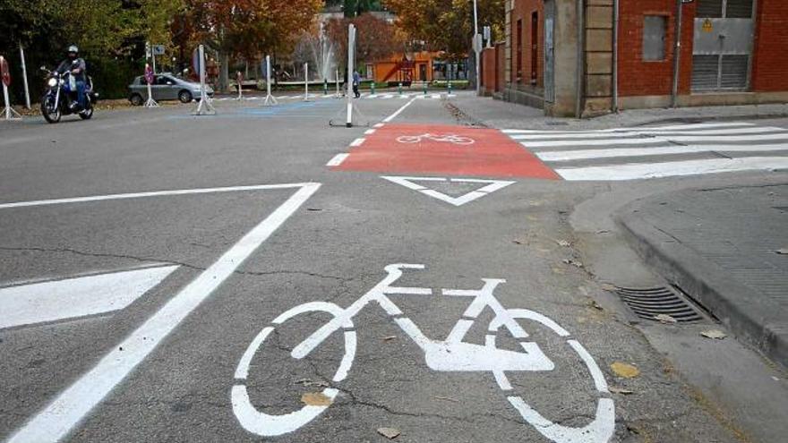 Carril bici al carrer Soler i March de Manresa. Es podrà anar del centre de la ciutat a Santpedor en bicicleta