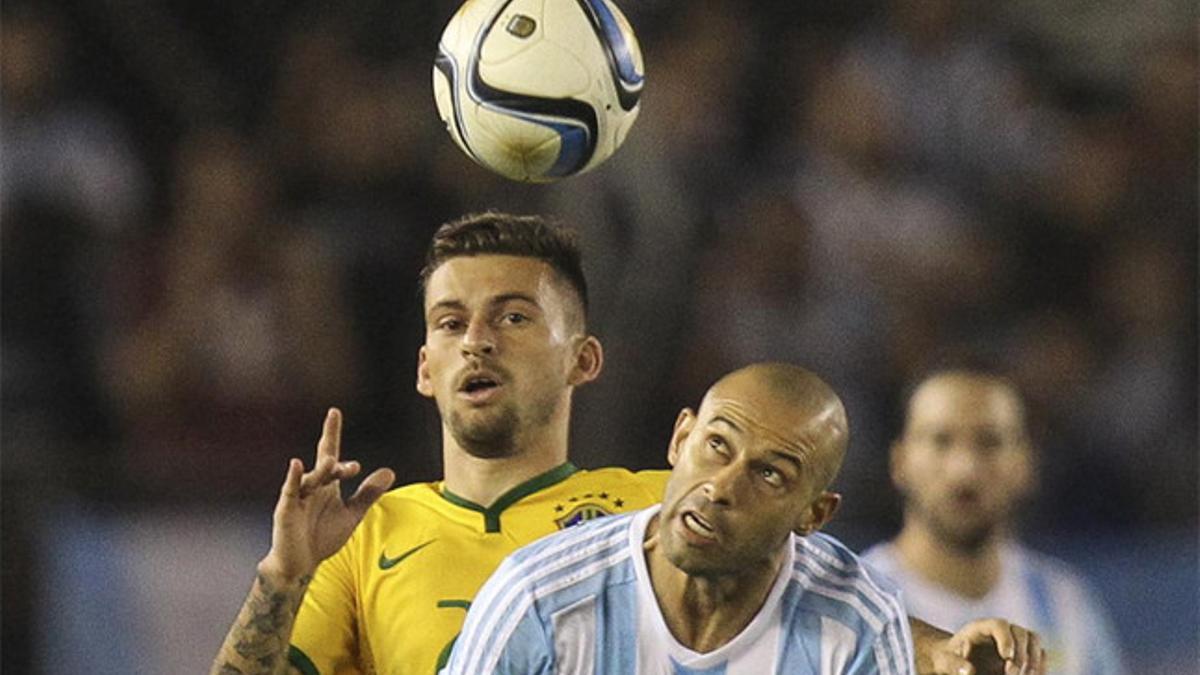 Mascherano lamentó los atentados de París después del Argentina-Brasil (1-1)