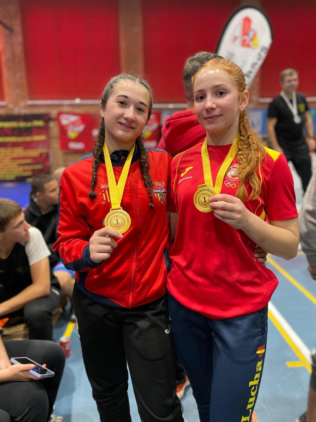 Ainhoa y Martina con la medalla de oro