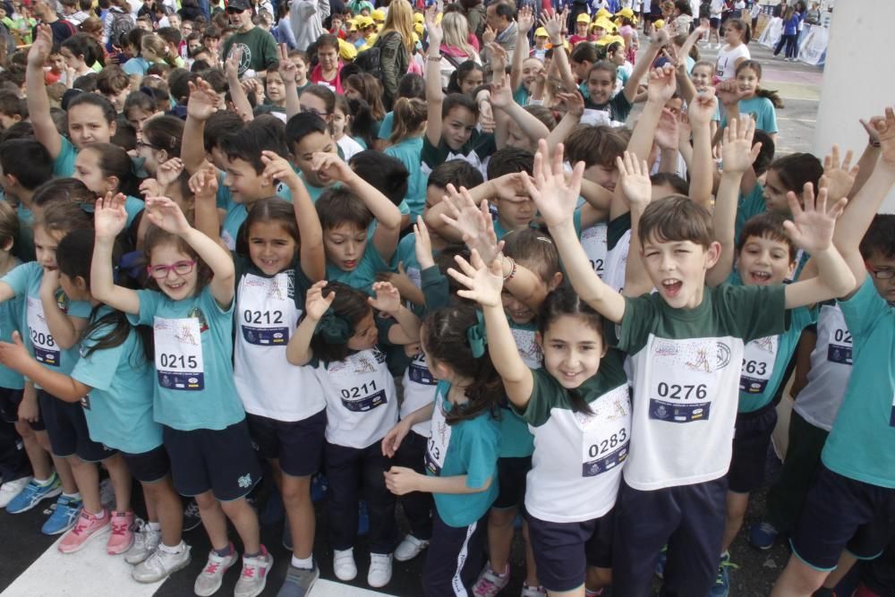 Los escolares asaltan la Escuela Naval