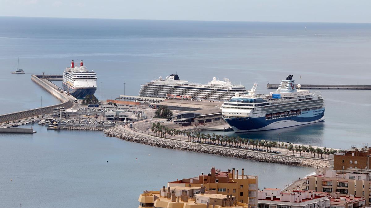 Tres cruceros coinciden en el puerto de Málaga