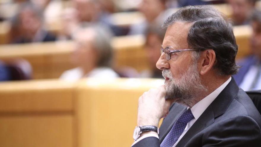 Rajoy acusa a ERC de anteponer los intereses personales de Puigdemont