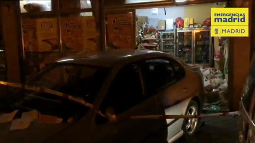 Vídeo / Muere un niño al impactar un coche contra la tienda de sus padres
