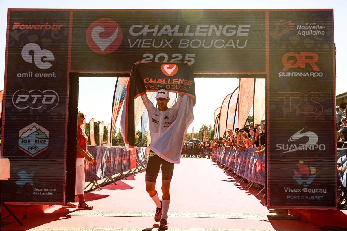 Montiel imposant-se en la Challenge Vieux Boucau disputada a França