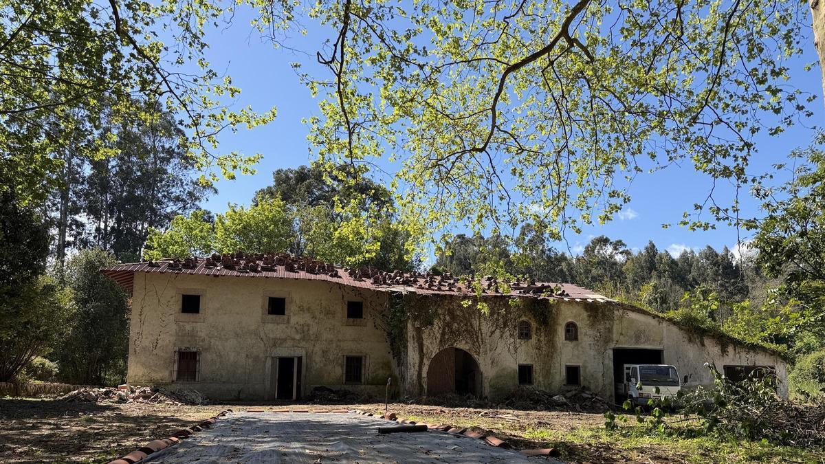 El palacio de los Uría cambia de dueños.