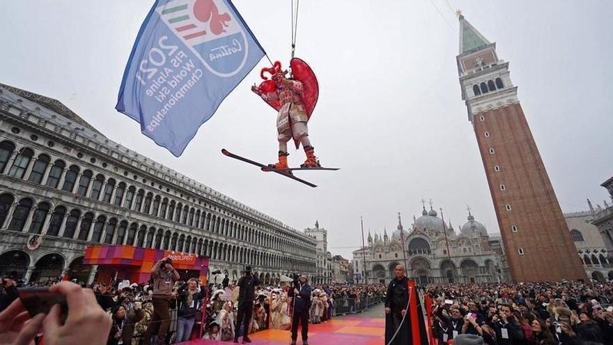 Cancelan carnaval de Venecia y cierran escuelas en 3 regiones por coronavirus