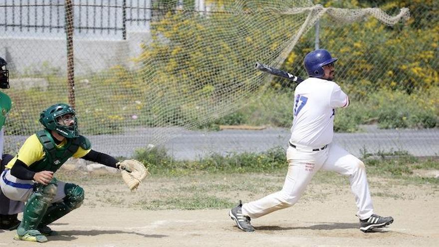 Los Tiburones consiguen una doble victoria frente a los Blue Devils de Rota