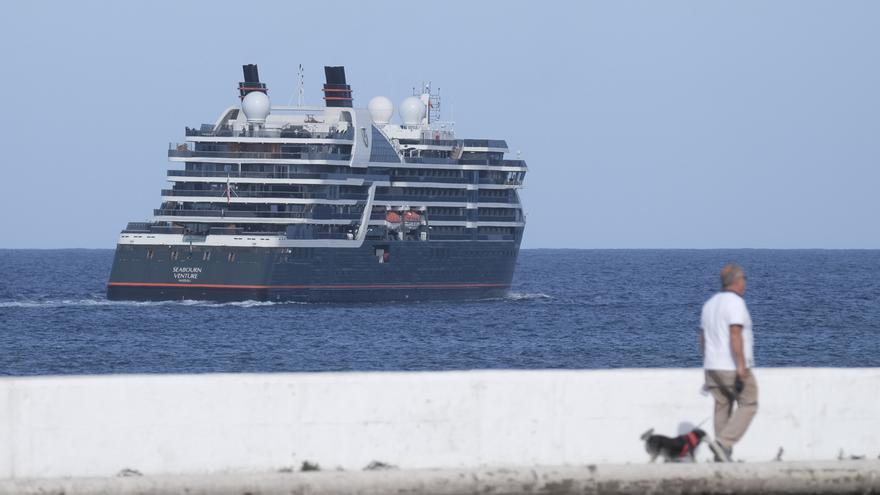 El papeleo frustra la puesta a punto de un crucero de gran lujo en el Puerto de Las Palmas