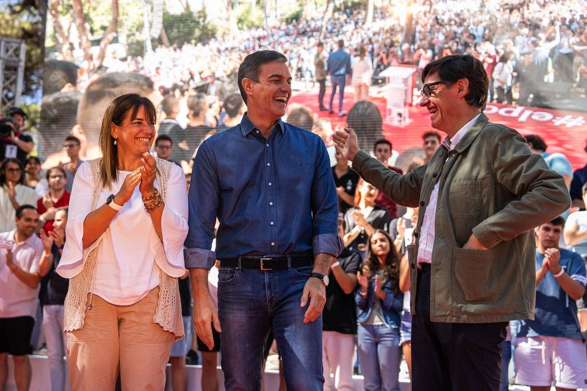 Pedro Sánchez y Salvador Illa, con la alcaldesa de Gavà, Gemma Badia, el domingo pasado en la Fiesta de la Rosa