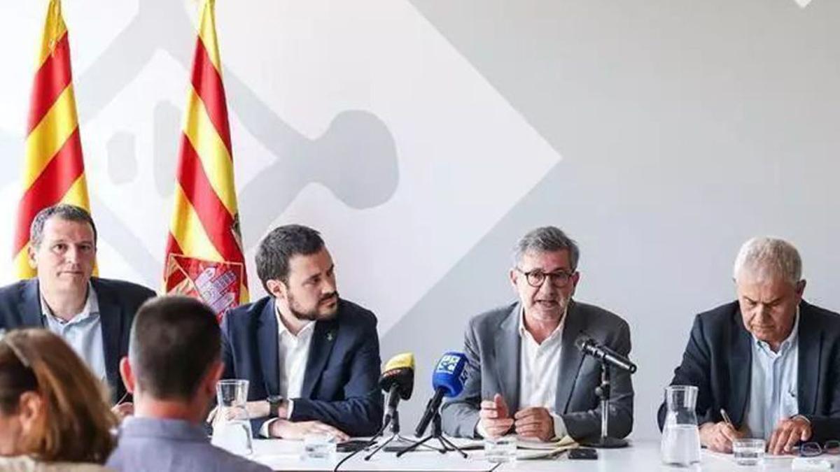 Josep Maria Vallès, al centre, durant la presentació del projecte de Ca n’Ametller a l’ajuntament de Sant Cugat, ahir. | AJUNTAMENT DE SANT CUGAT
