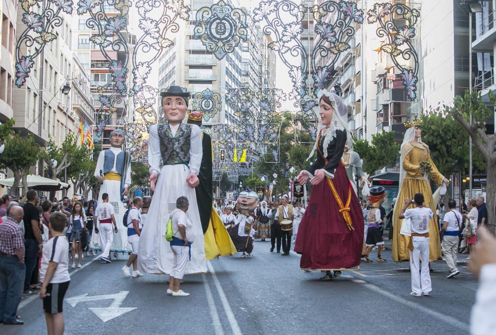 El pregón de las Hogueras 2019 da la bienvenida al Fuego a la ciudad de Alicante