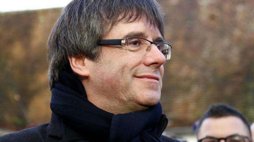 Carles Puigdemont, amb el llaç en solidaritat als presos polítics.