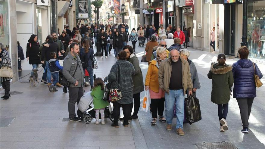 La crisis del pequeño comercio se cobra tres negocios a la semana