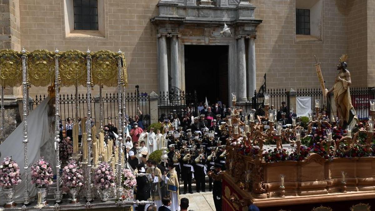 La imagen del Resucitado en el encuentro con la Aurora en la plaza de España, en la Semana Santa de 2022.