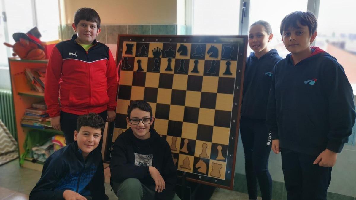 Estudiantes de La Vega que estarán en el Torneo Internacional de Ajedrez.