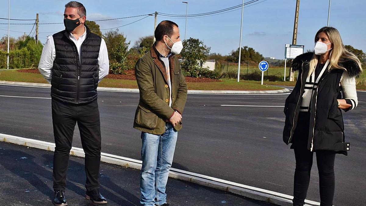 La Fresneda (Siero) estrena glorieta de acceso por la zona norte | REPRODUCCIÓN DE P. FERNÁNDEZ