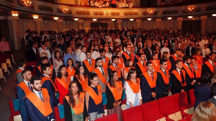 Los nuevos graduados. // J.Lores