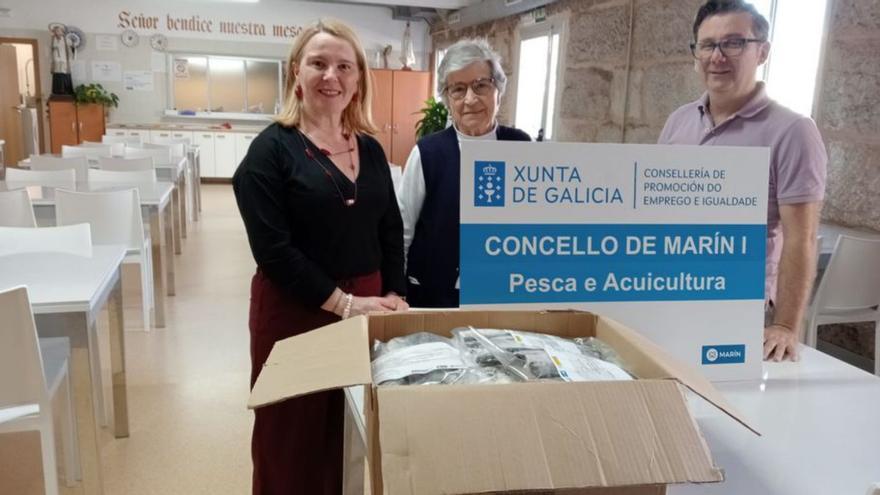 El Obradoiro de Emprego dona 15 kilos de caballa al Comedor Social de Marín