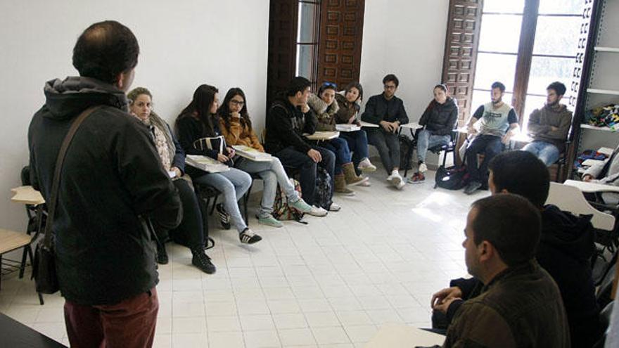 Los alumnos, ayer, durante el regreso a las clases.