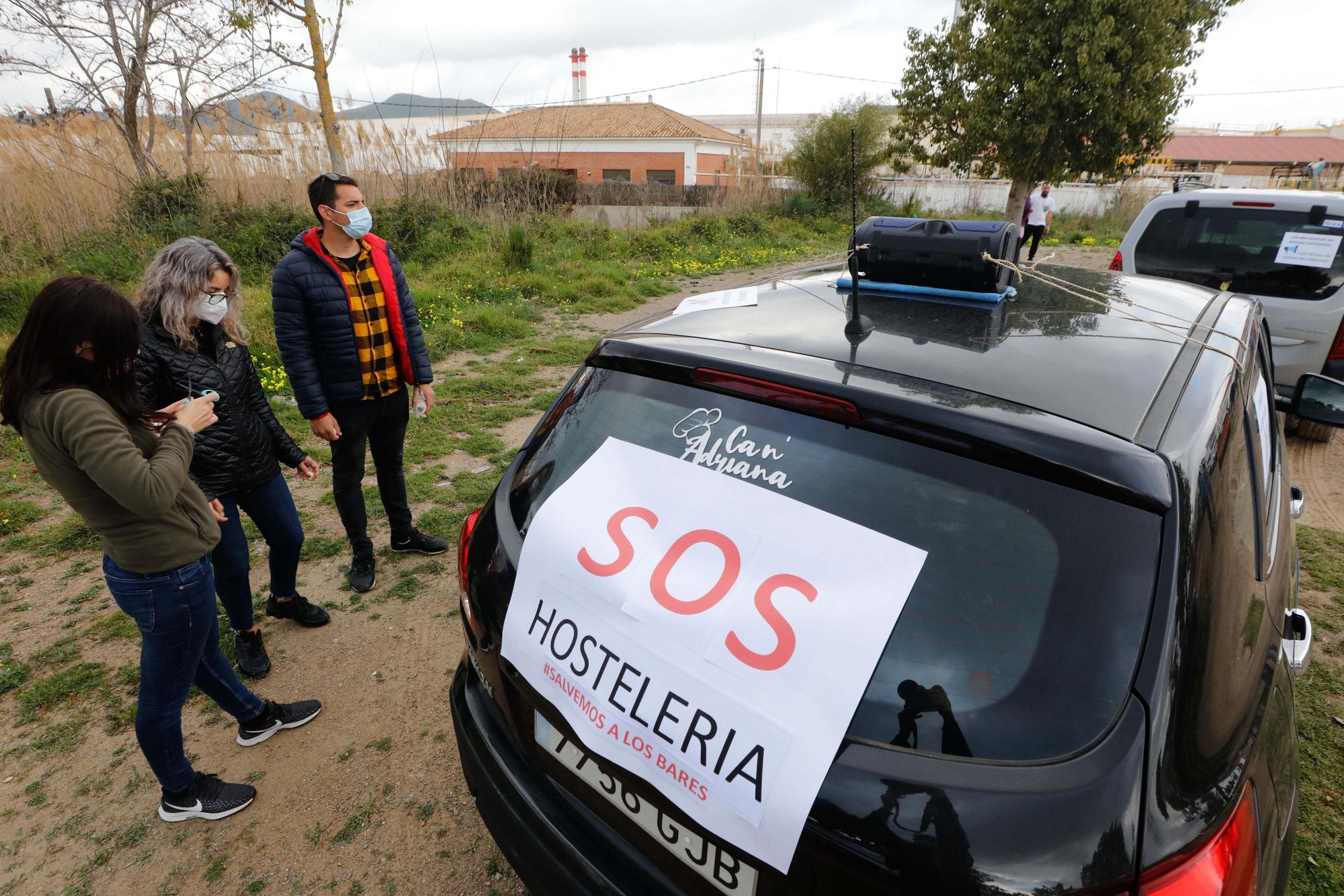 La manifestación motorizada de las patronales de Ibiza congrega a 120 vehículos