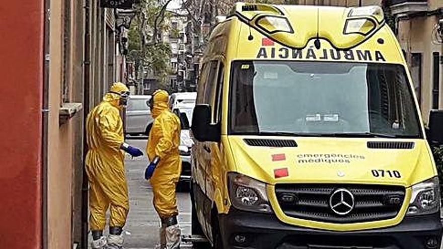 Un equip sanitari especial, en una atenció ahir al centre de Barcelona