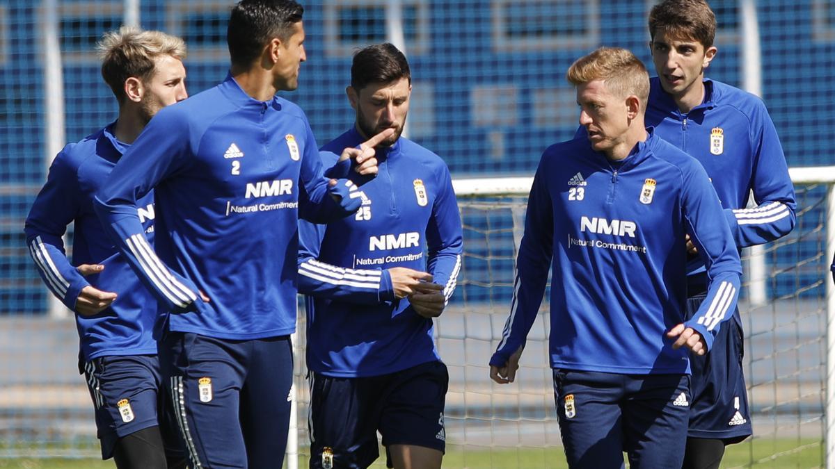 Jugadores del Oviedo, en un entrenamiento de esta semana