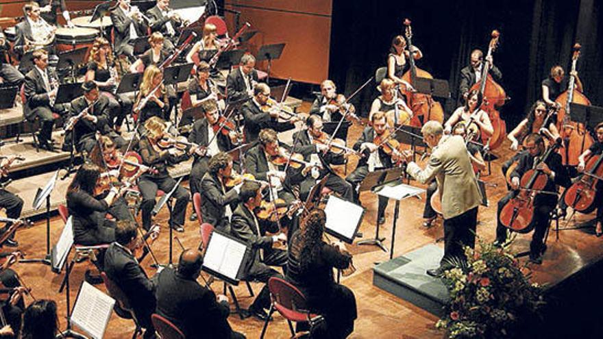 Un concierto de la Orquestra Simfònica Ciutat d´Eivissa dirigido por Georges Verwilt.