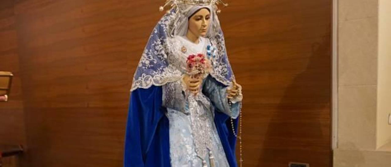 Actual traje de la Virgen de Nuestra Señora de la Alegría.