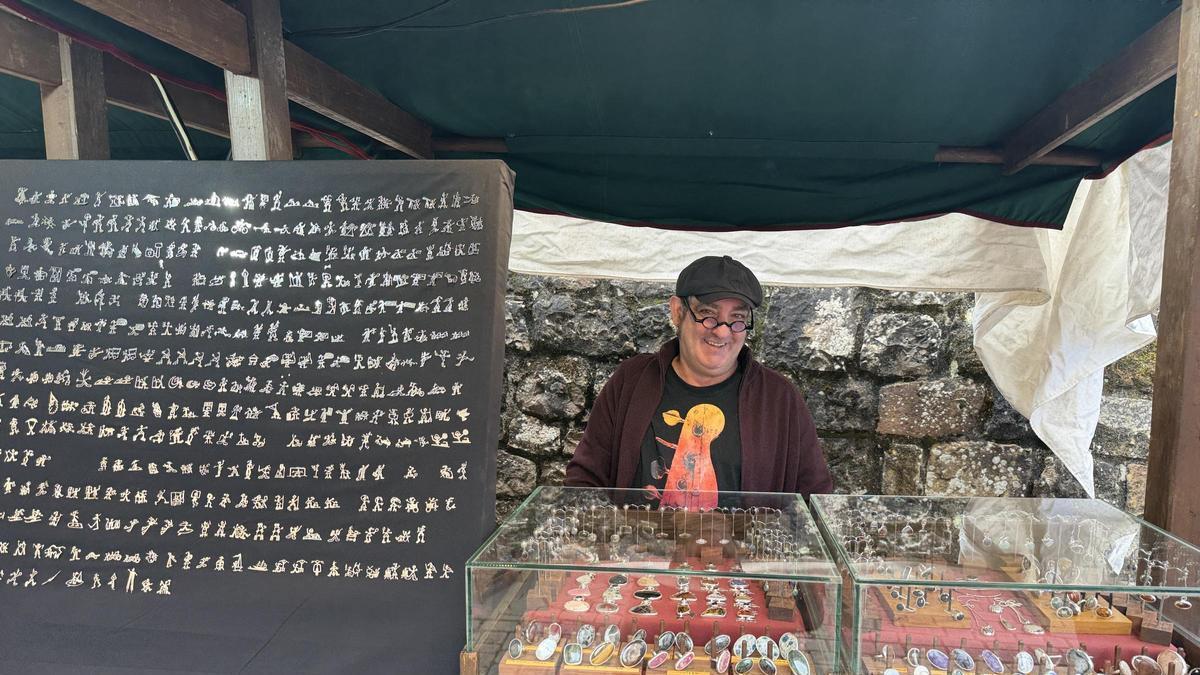 Mercáu d'Artesanos en Arenas de Cabrales.