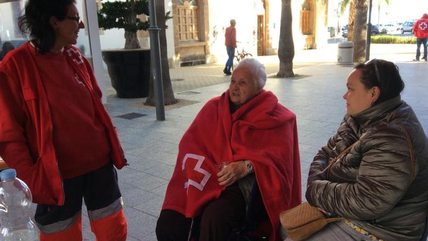 La entereza de la anciana de 89 años desalojada por el incendio en Dénia: &quot;Esta gente se asusta por nada&quot;