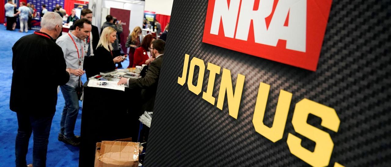 FILE PHOTO: Attendees sign up at the National Rifle Association booth at the Conservative Political Action Conference in Oxon Hill, Maryland