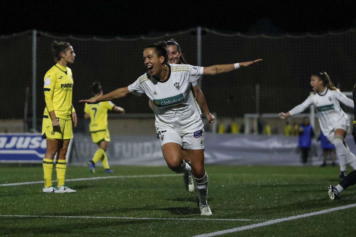 Laura Ortega, del Alba Fundación, celebra el 1-0 anotado frente al conjunto de la Plana.