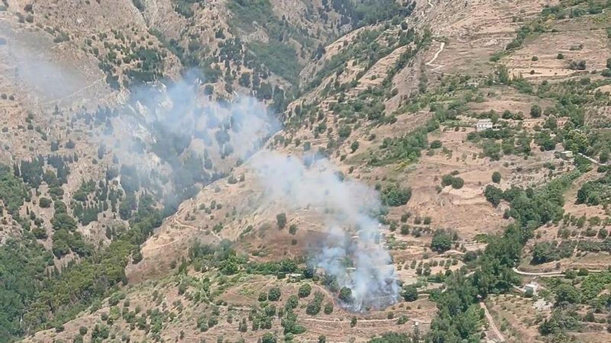 INCENDIO GRANADA | Hallan el cadáver de un anciano en la zona del incendio forestal de Soportújar (Granada)