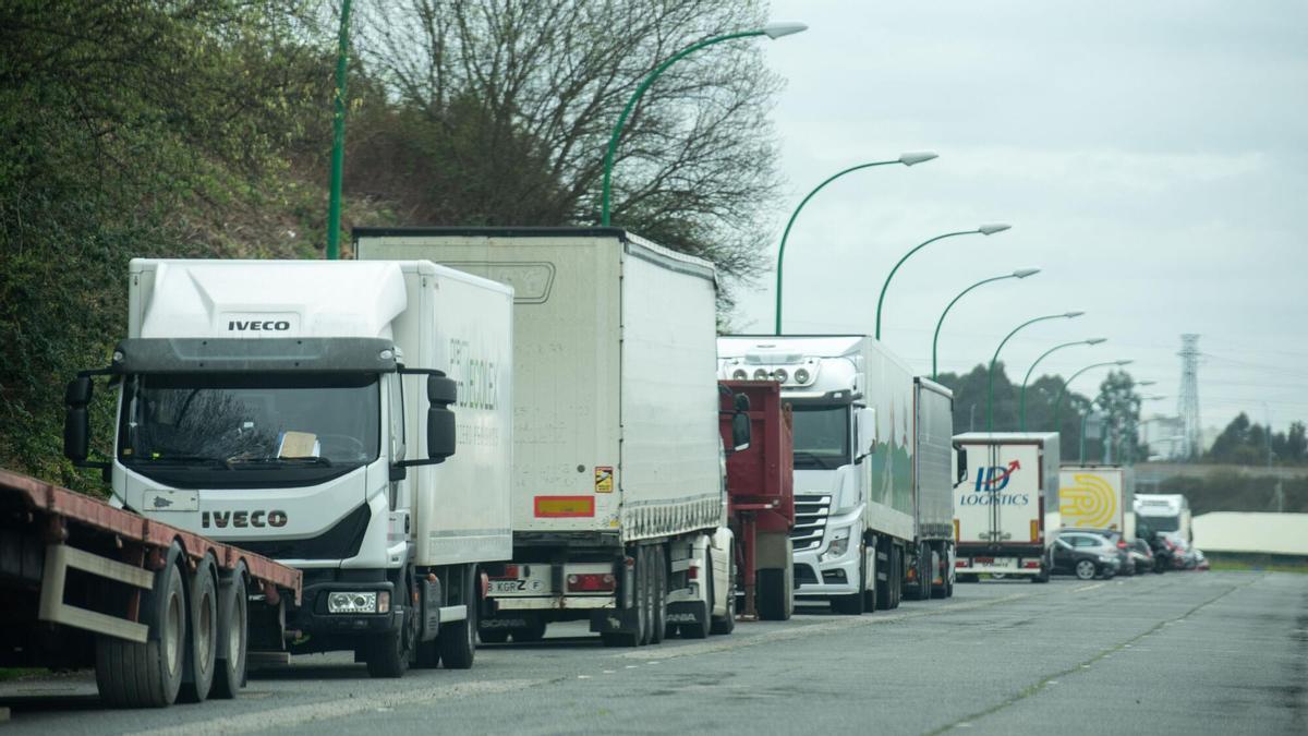 Falta de camiones en A Coruña: autónomos que paran por el alto precio del diésel y subidas del 20 o 30% en portes contratados