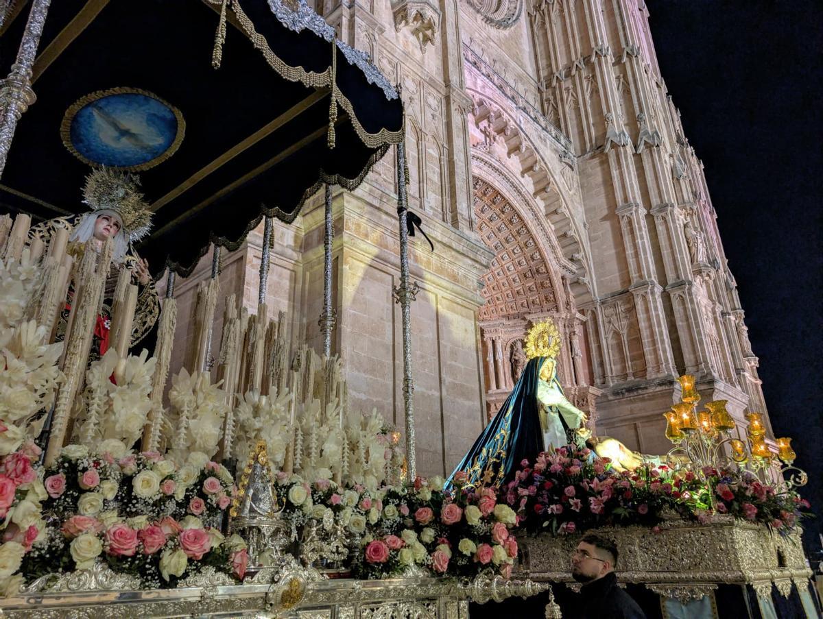 La llegada de la procesión del Crist de la Sang a la Catedral, en imágenes