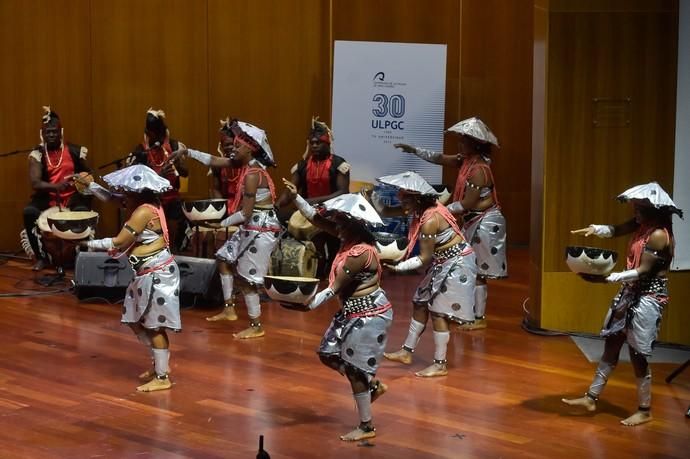 23-07-2019 LAS PALMAS DE GRAN CANARIA. Actuación del grupo represntante de Benín, en el Rectorado de la ULPGC  | 23/07/2019 | Fotógrafo: Andrés Cruz