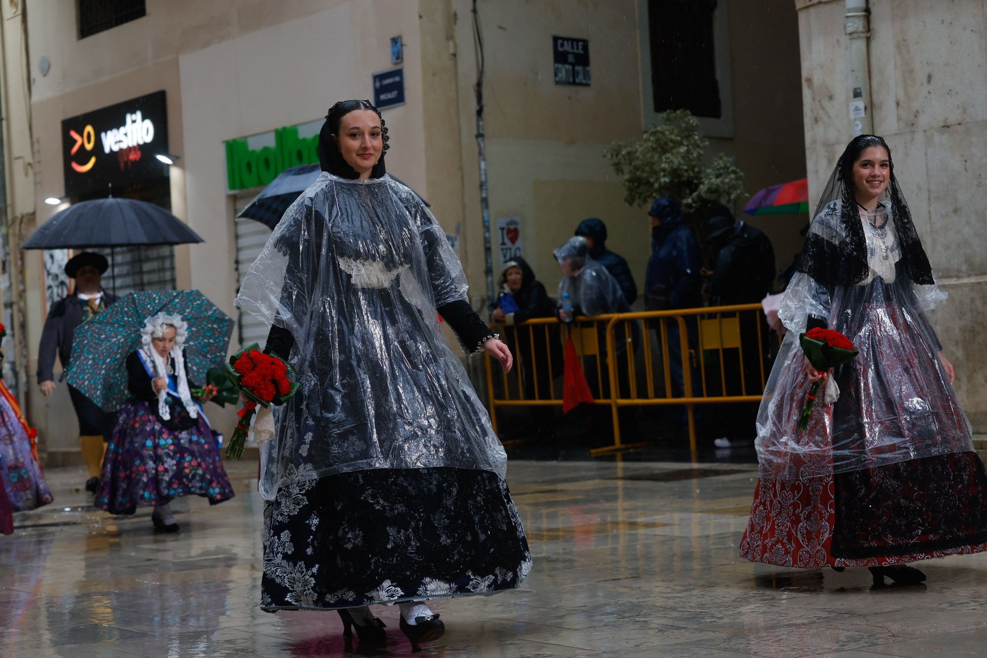 Todas las fotos de la Ofrenda del 18 de marzo por la calle San Vicente entre las 18:00 y las 19:00 horas