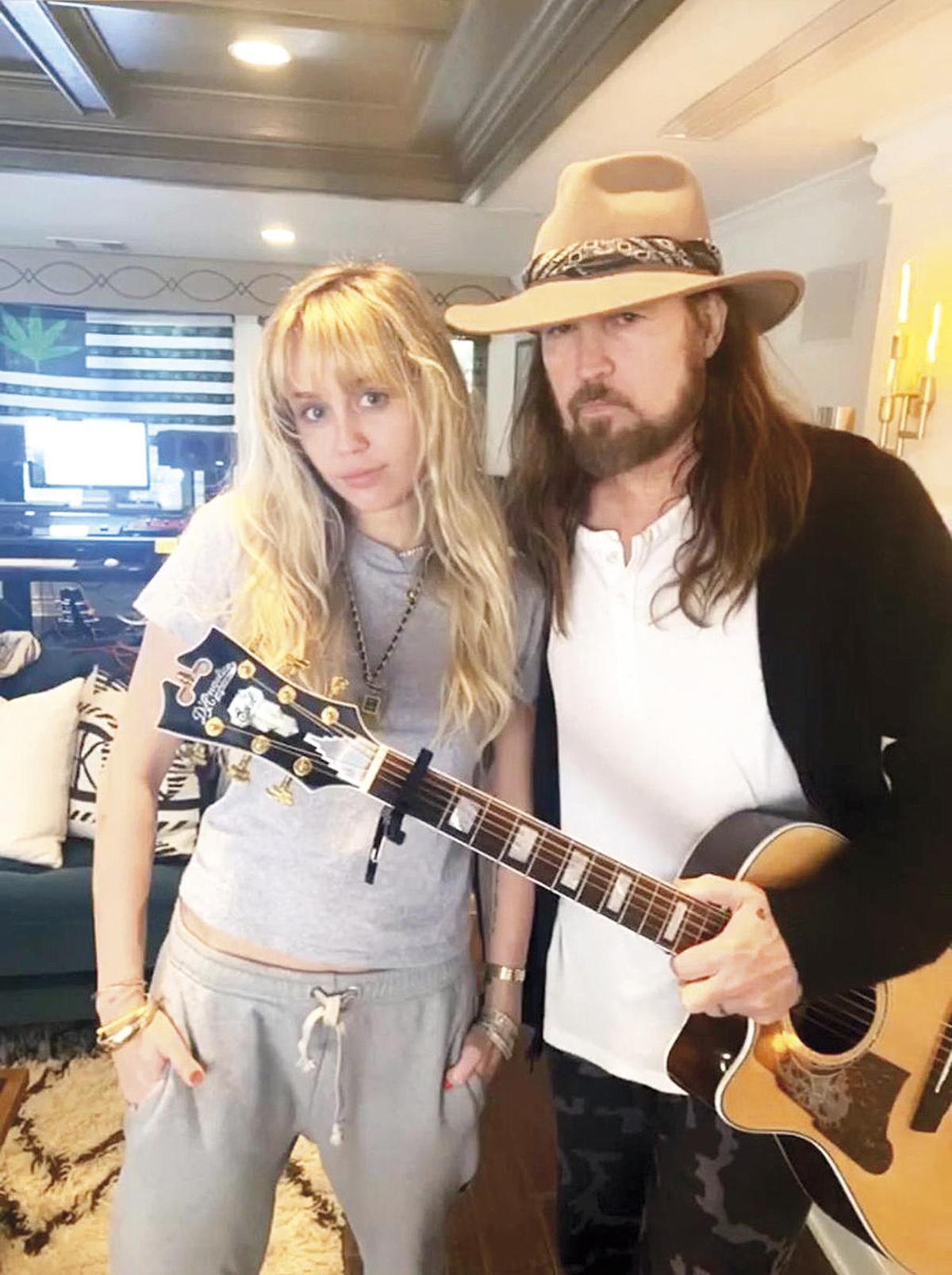 Miley vuelve a ser Hannah Montana