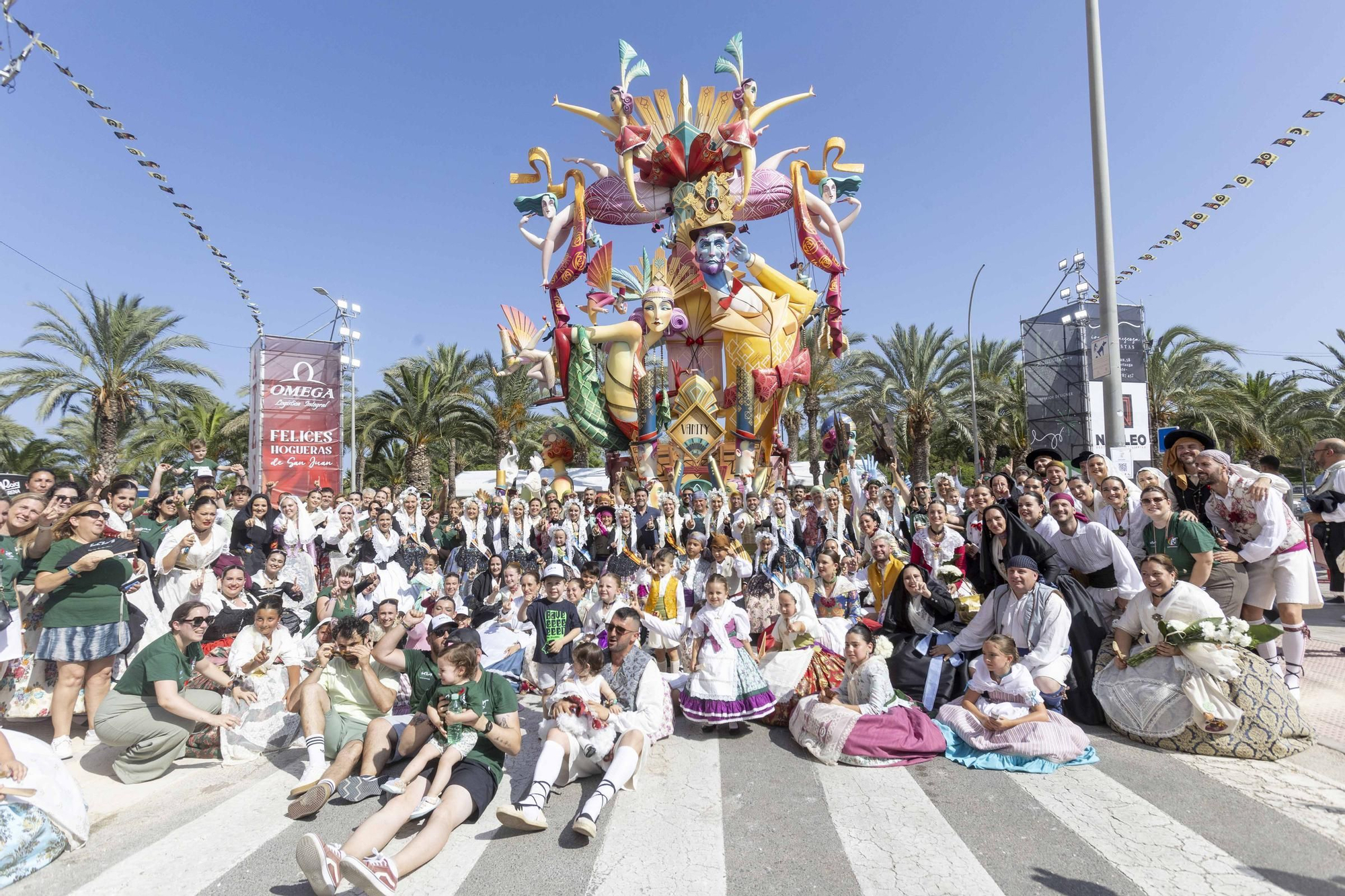 Baver - Els Antigons gana por primera vez el premio a la mejor hoguera de Alicante