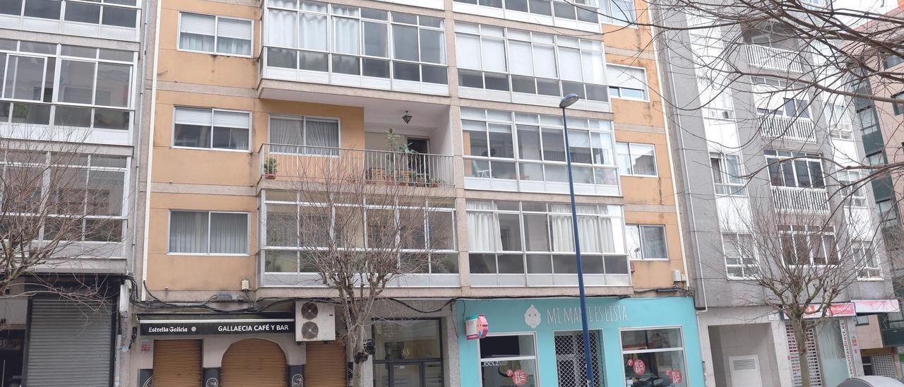 El piso donde se alojaron O Chioleiro y la víctima está en la quinta planta del 83 de Fragoso